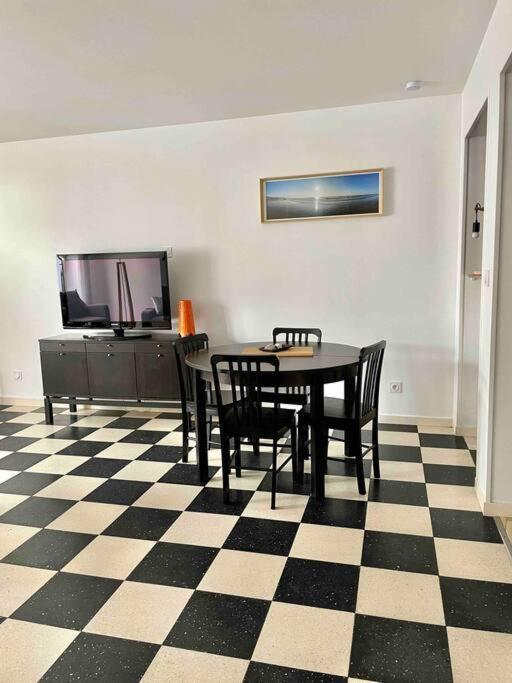 Au Parisien Apartment Ault Bagian luar foto