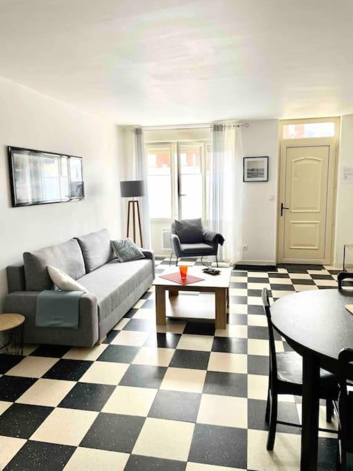 Au Parisien Apartment Ault Bagian luar foto